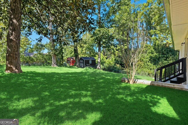 Building Photo - 2419 Greenway Dr