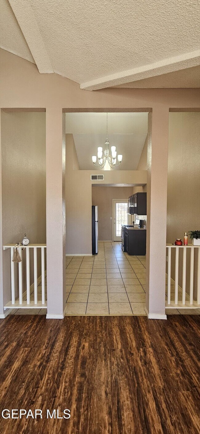 Building Photo - 14357 Puentecillas Dr