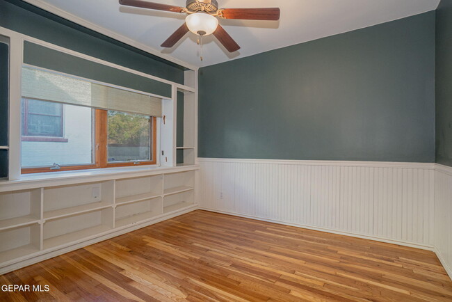 Building Photo - 727 McKelligon Dr