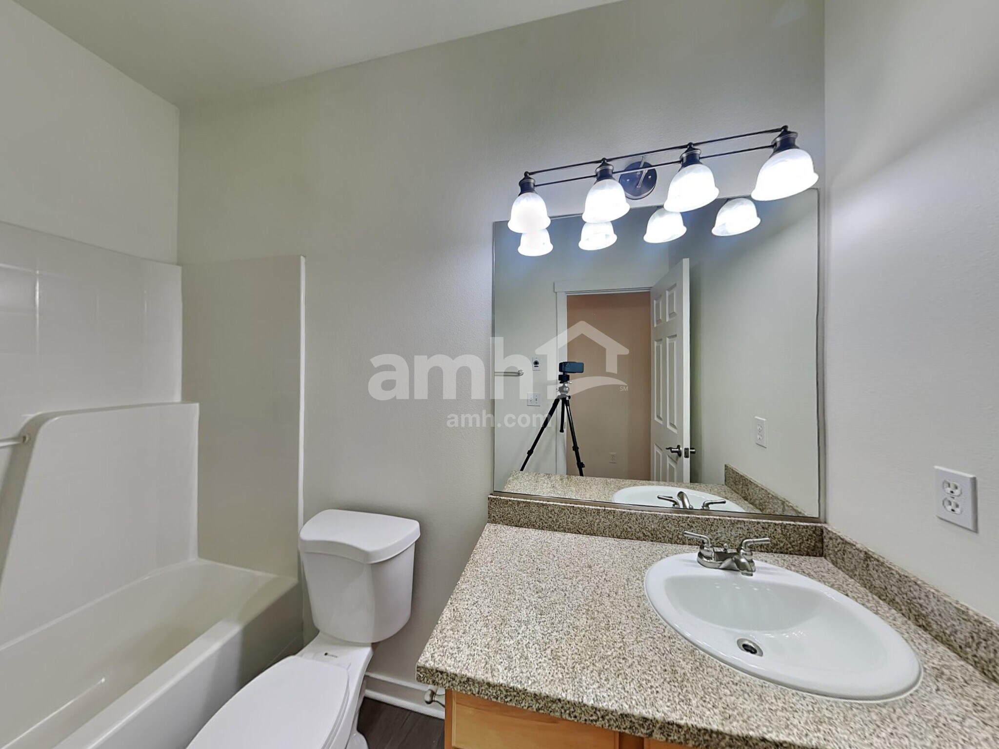 Building Photo - 7329 Rainier Dr