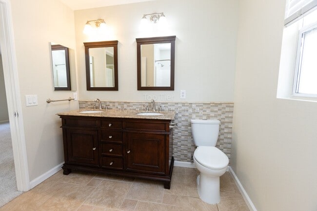 Building Photo - Beautiful home in Sunset Glen with 4 bedrooms 2.5 bath, 1726 Sq Ft available NOW