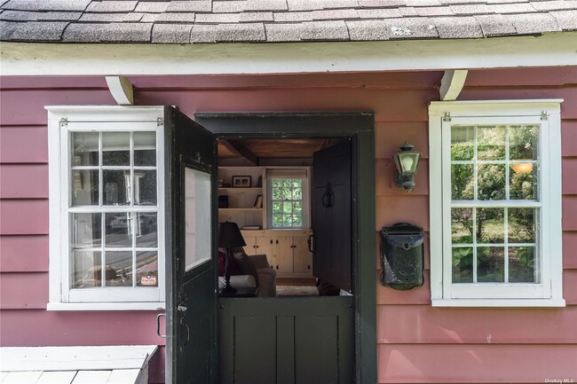 Building Photo - 95 E Broadway