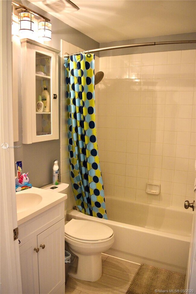 Building Photo - 5102 NW 115th Ct  Doral Fl 33178