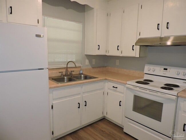 Building Photo - 6970 Woodley Dr