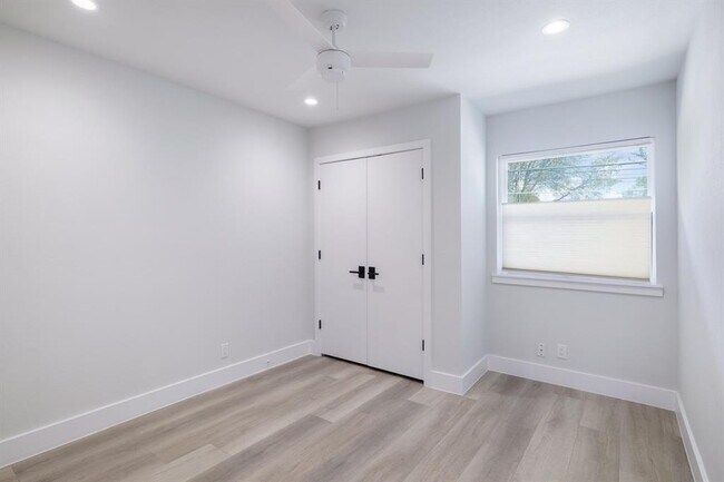 Building Photo - 5304 St Georges Green