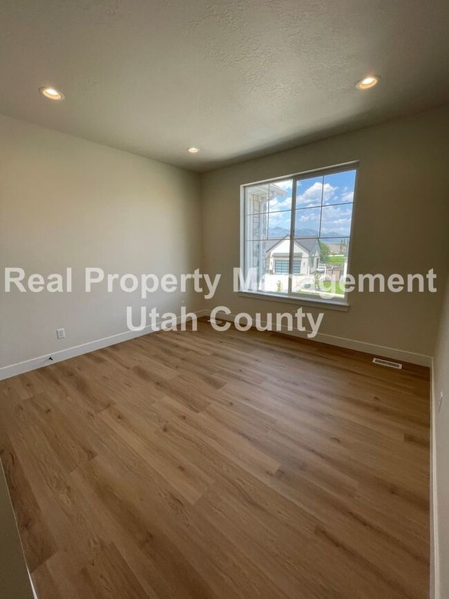 Building Photo - New lower price! Brand New Twin Home in Heber