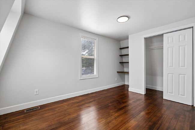 Building Photo - 3BR/2BA Wonderfully Updated Single Family Home---JUST GORGEOUS!  GAS, ELECTRIC, WATER, SEWER and ...