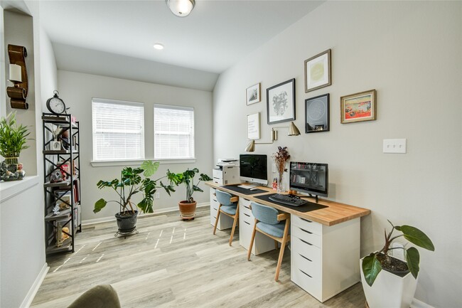 Building Photo - 2815 Torrey Pines Dr