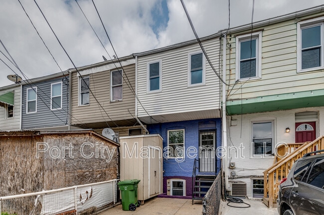 Building Photo - 320 S Newkirk St