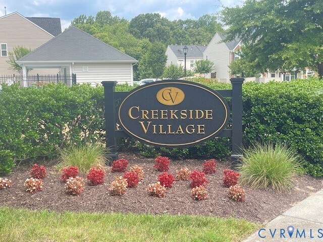 Building Photo - 8107 Creekside Village Dr