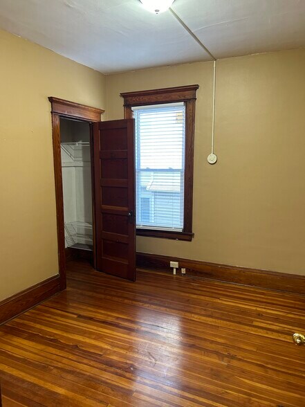 Building Photo - 123 N Lowell Ave