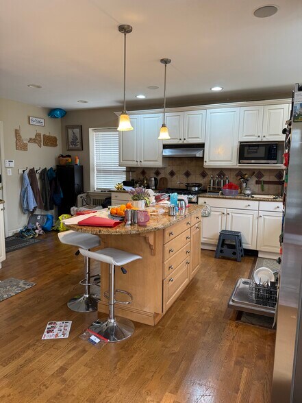 Kitchen - 1358 Indian Creek Dr