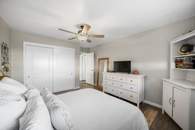 Building Photo - Unique & Fully Renovated Bloomington Home