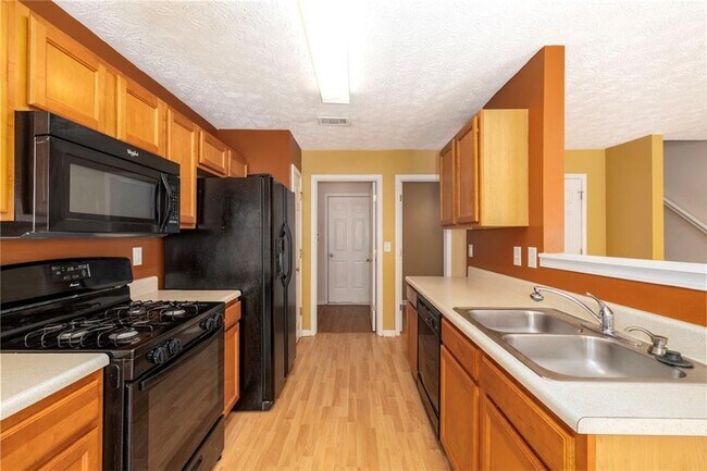 Building Photo - 663 Lakes Cir