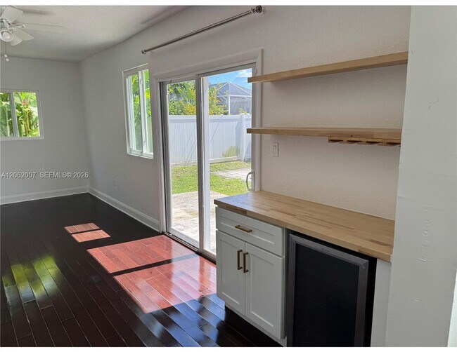 Building Photo - 5320 SW 89th Ave