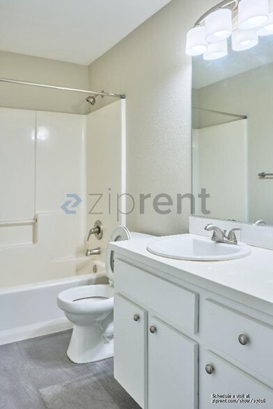 Building Photo - 43 SW 206th Ave