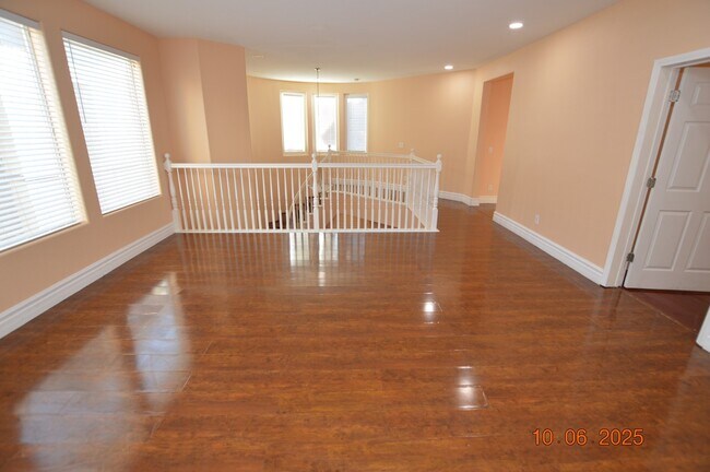 Building Photo - 638 Harvester Course Dr