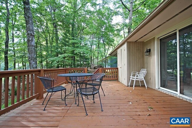 Building Photo - 32 Dogleg Rd