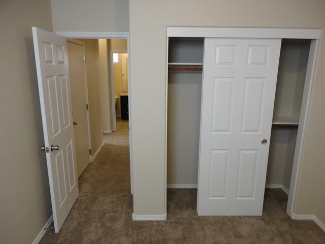 Building Photo - 2712 Moon Glow Dr NE