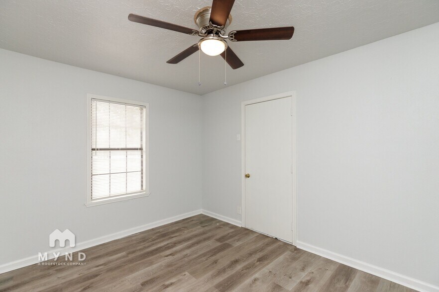 Building Photo - 2149 Karen Dr