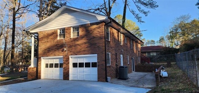 Building Photo - 2349 Valley Way