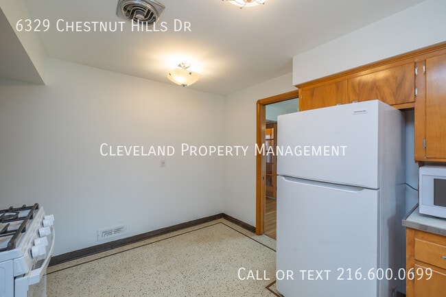Building Photo - 6329 Chestnut Hills Dr