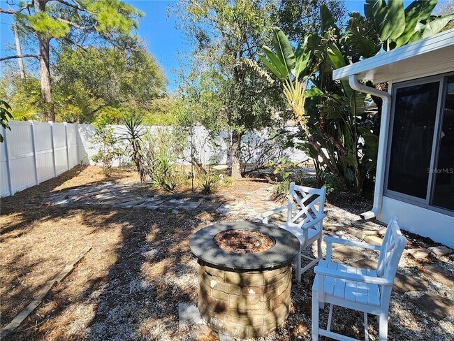 Building Photo - 272 Loyola Rd