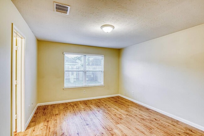 Building Photo - 18811 Dennington Dr