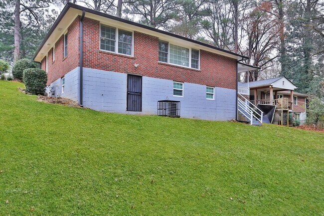 Building Photo - 1465 Willis Mill Rd SW