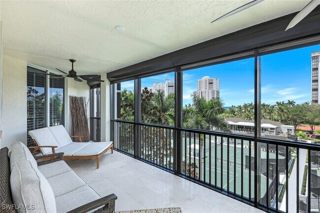 Building Photo - 8720 Bay Colony Dr