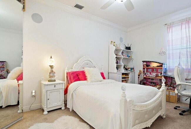 Building Photo - 6484 Vireo Ct
