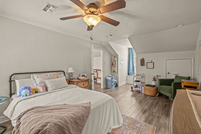 Building Photo - TCU-3518 Westcliff Rd