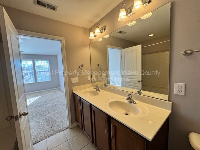 Building Photo - 826 Cupola Dr