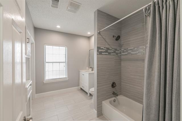 Building Photo - 3909 Trail Lake Dr