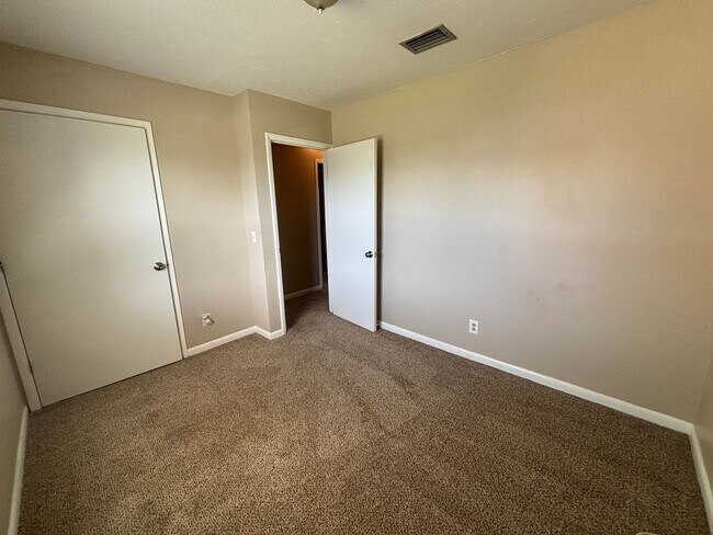 Building Photo - 4113-4115 W 22nd St