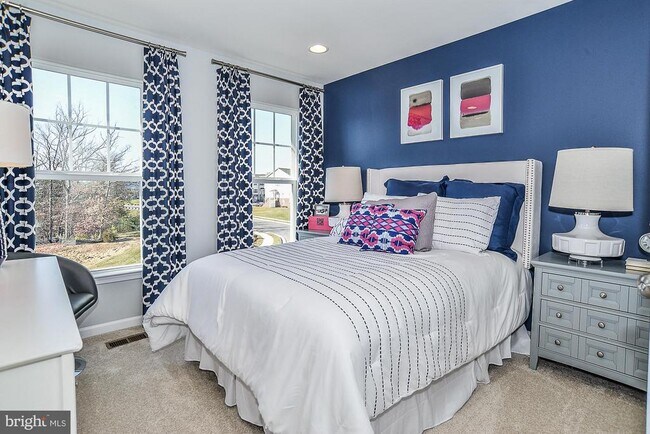 Building Photo - 117 Sequoia Dr