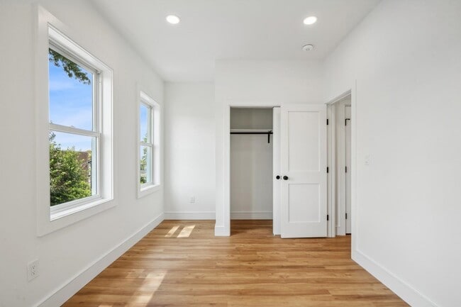 Building Photo - 215 Harrison Ave