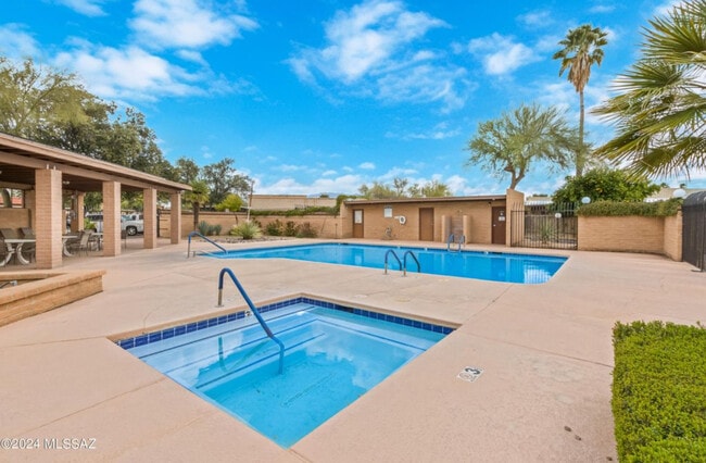 Building Photo - Calle Norlo