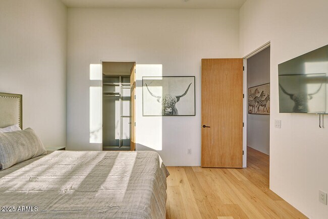 Building Photo - 10249 E Joy Ranch Rd