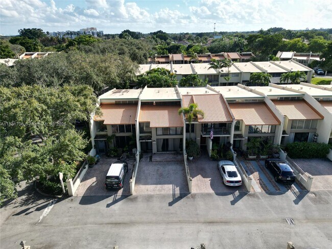 Building Photo - 741 E Coco Plum Cir