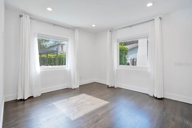 Building Photo - 812 East Blvd