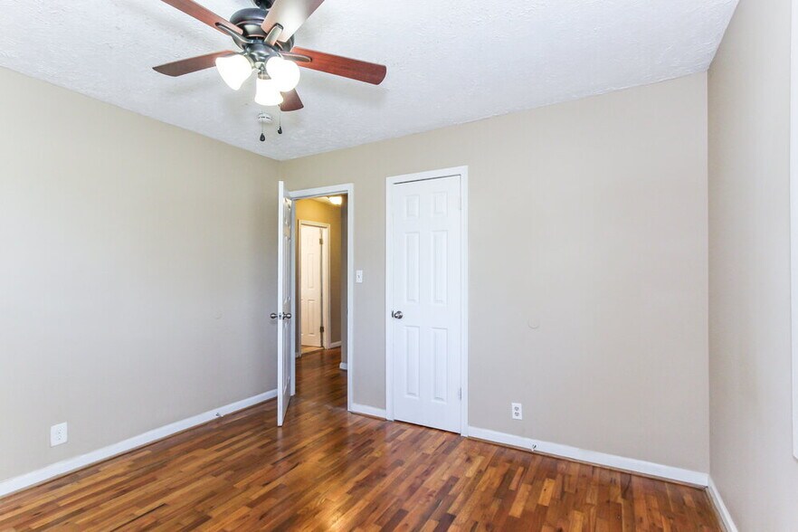 Building Photo - 913 5th Way