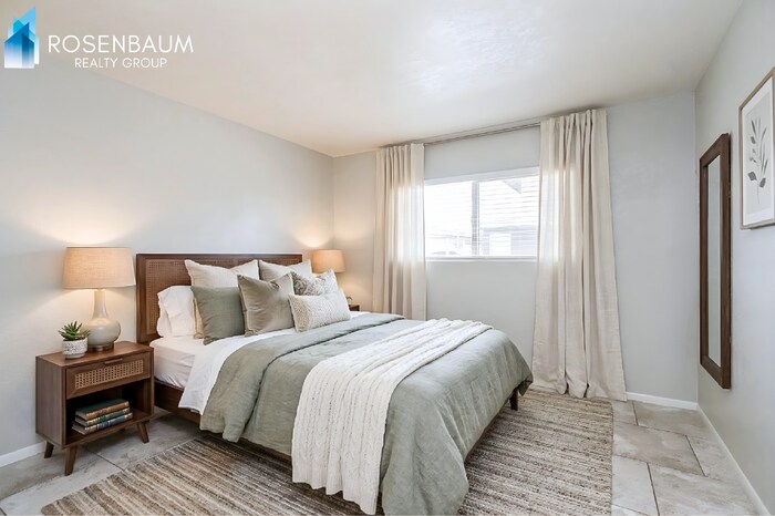 Building Photo - 208 S Doran