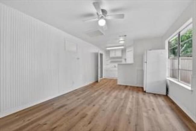 Building Photo - MOVE IN READY 4-BED 2-BATH
