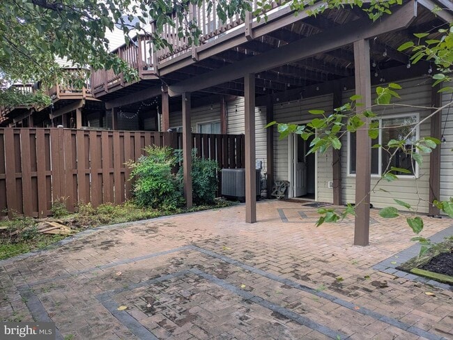 Building Photo - 21785 Brondesbury Park Terrace