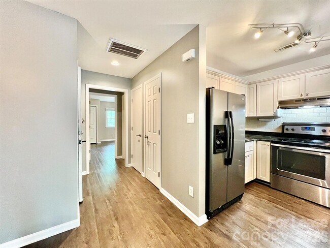 Building Photo - 3306 Selwyn Farms Ln