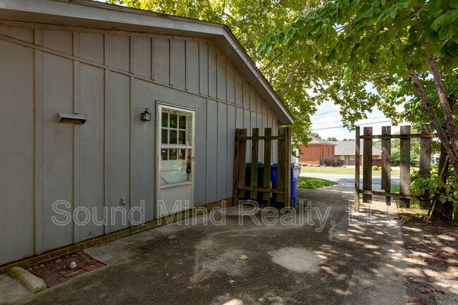 Building Photo - 203 S Alston St