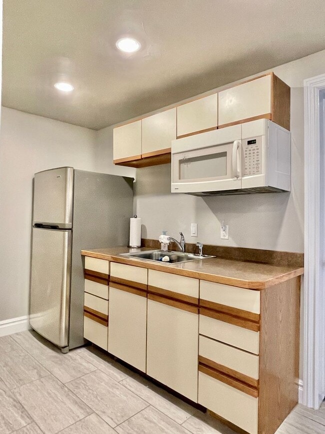 Building Photo - Luxury Fully Furnished 4-Bedroom Home for Rent – Clinton, Utah