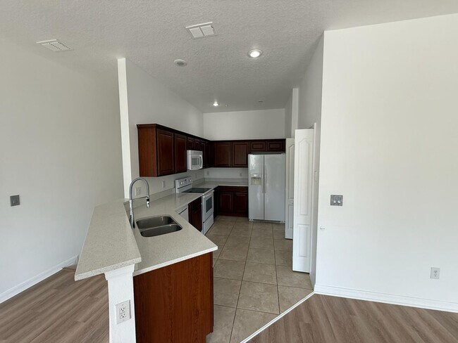 Building Photo - 1711 San Jacinto Cir