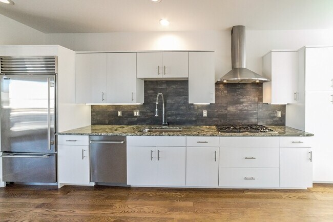 Building Photo - Beautiful Brookside SMART HOME now available!